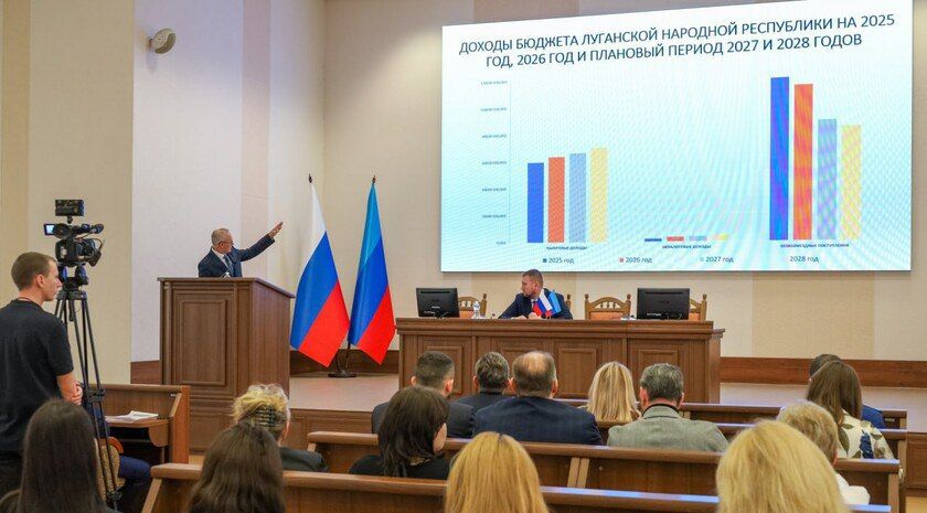 Заместитель председателя Совета Антрацитовского муниципального округа Елена Рахмукова приняла участие в публичных слушаниях по проекту бюджета ЛНР на 2026 год и плановый период 2027–2028 годов