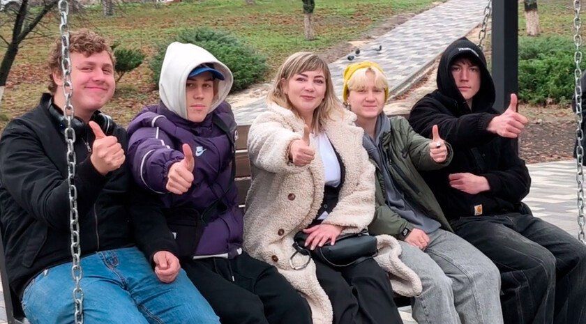 Общественная территория у мемориала в Брянке открылась после реконструкции