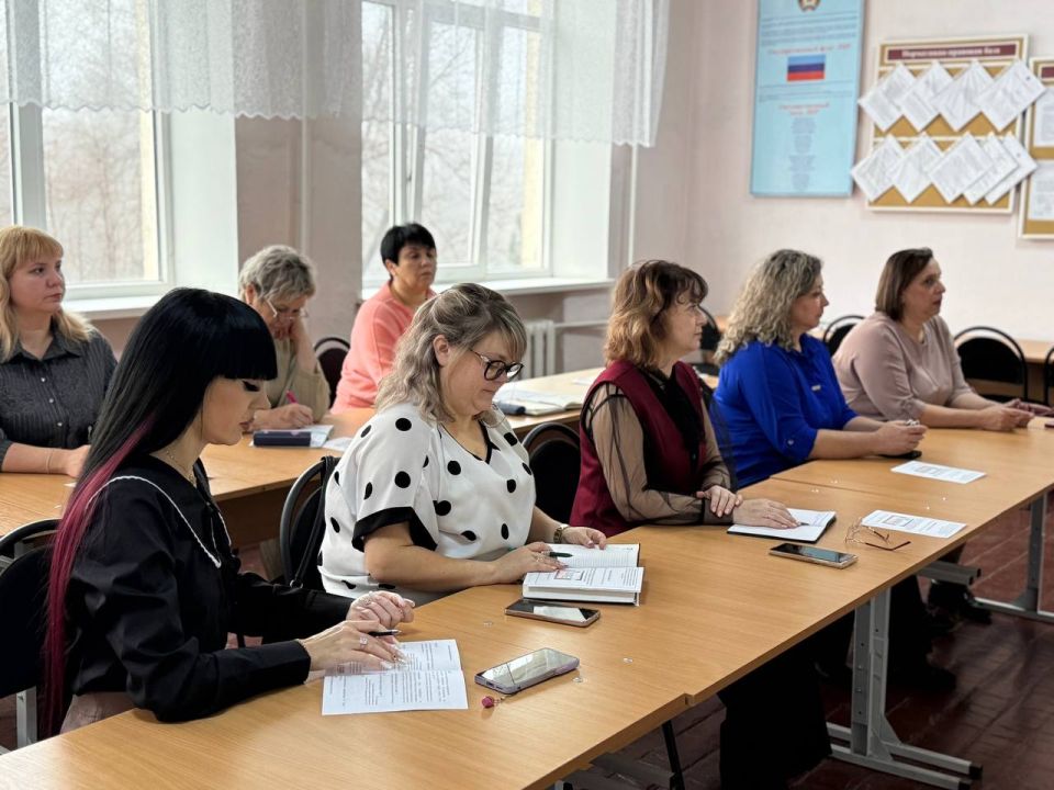 В стенах Брянковской средней школы №19 прошел насыщенный и вдохновляющий семинар-практикум для заместителей директоров по воспитательной работе