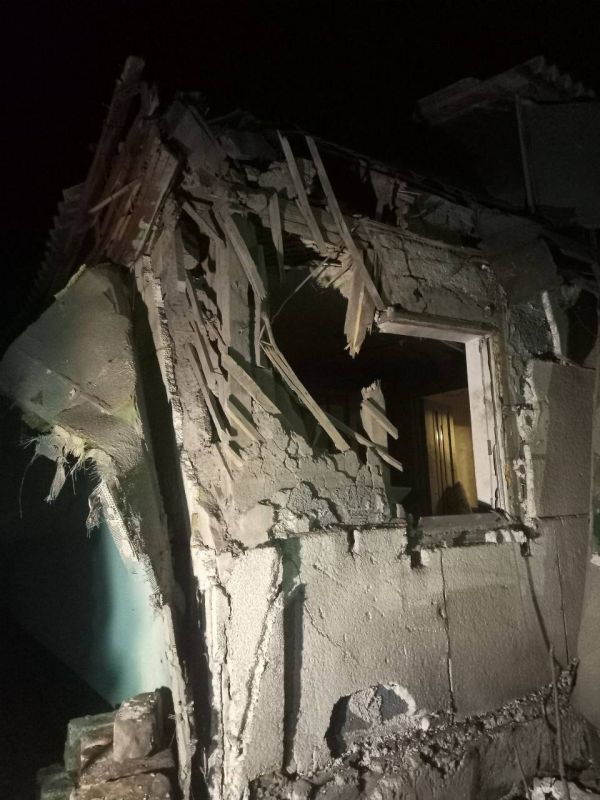 Частный жилой дом в Кировске практически разрушен в результате удара беспилотника ВФУ