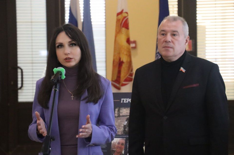 Яна Сылкина: Сегодня в Северодонецке открылась выставка "Герои и подвиги: Наши земляки - Герои России"