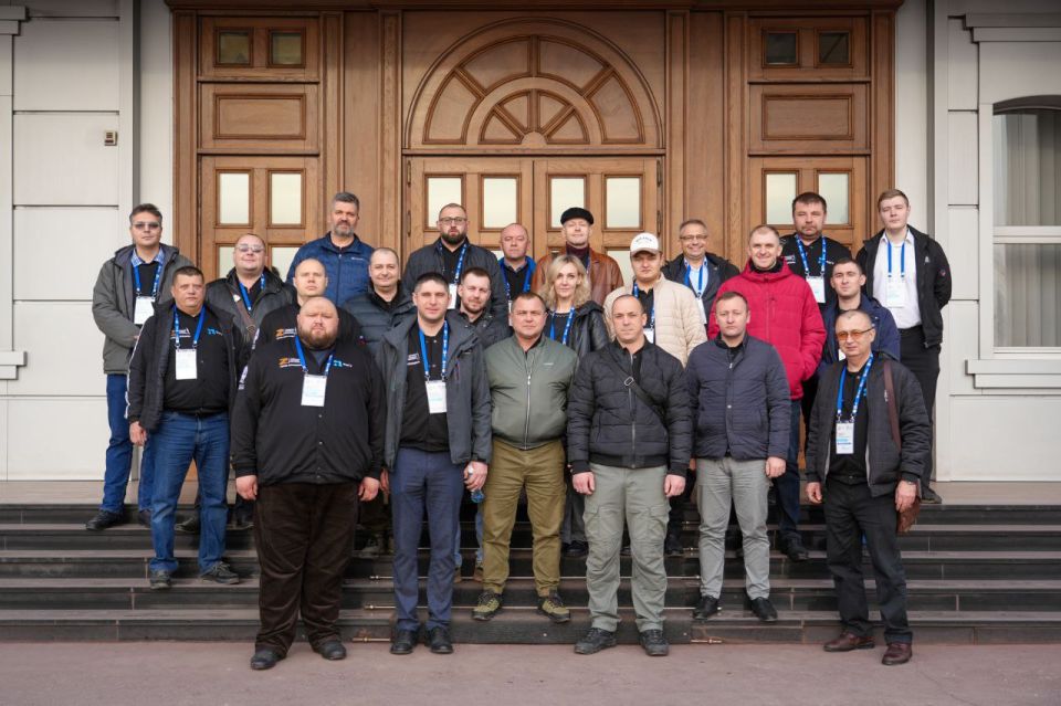 Сегодня участники проекта «Герои Луганщины» посетили один из крупнейших промышленных комплексов региона — Алчевский металлургический комбинат