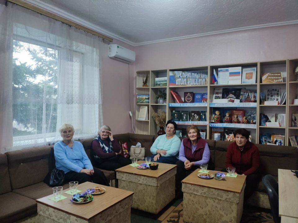 В Лутугинской центральной районной библиотеке прошёл когнитивный тренинг «Азбука здоровья пожилого человека»