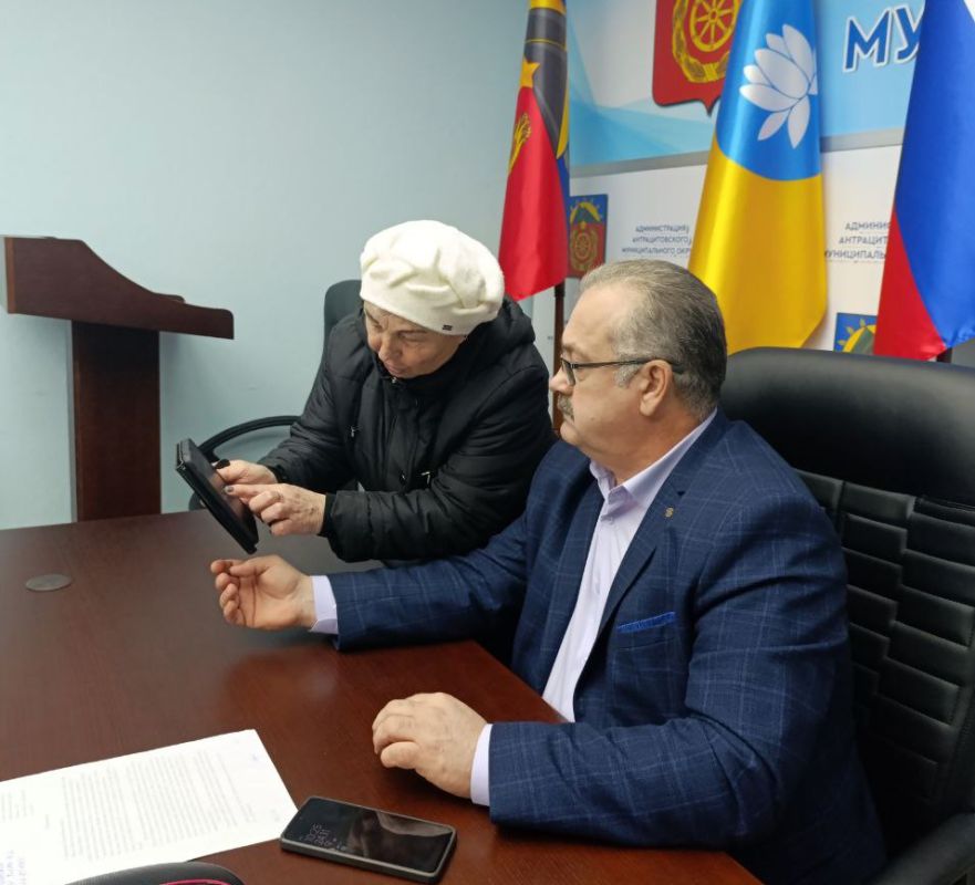 Глава Антрацитовского муниципального округа, Секретарь местного отделения партии «Единая Россия» Сергей Саенко провёл очередной еженедельный приём граждан