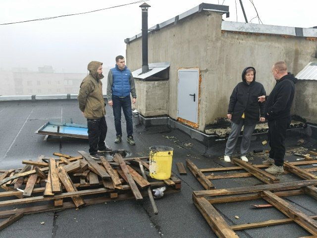 Посетил дом №26 по проспекту Московский в Рубежном в рамках партийного контроля по ходу реализации народной программы партии «Единая Россия»