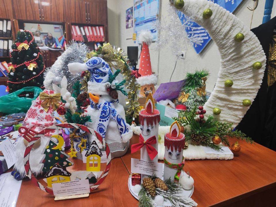 Обучающиеся Брянковской гимназии приняли активное участие в конкурсе "Зима – пора чудес"