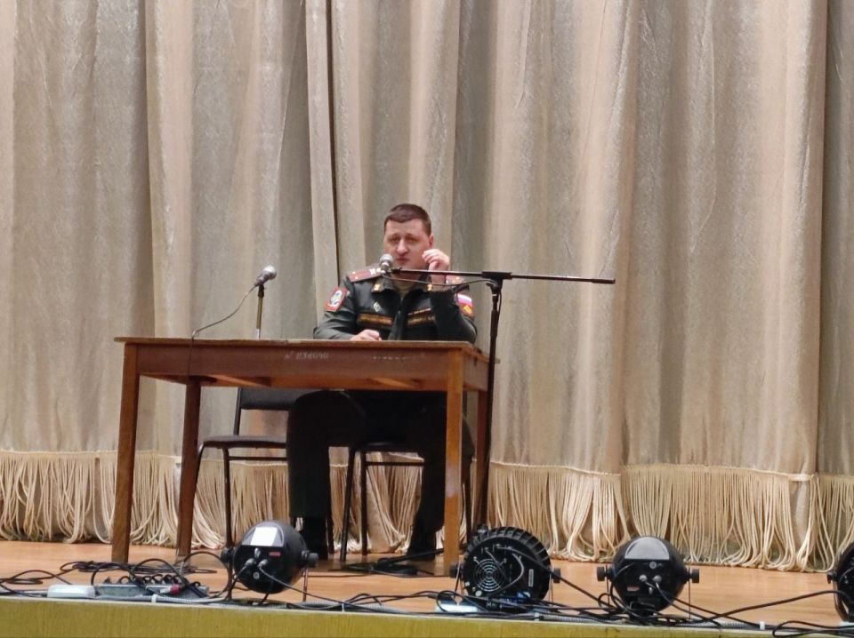 В МБУ «АЦГДК им. Ленина» состоялась встреча с военным комиссаром Антрацитовского района Луганской Народной Республики Владимиром Скоморох