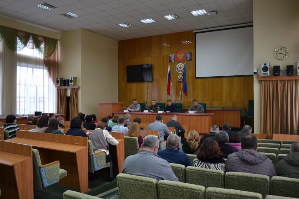 Владимир Чернев: Сегодня провёл еженедельное расширенное совещание с руководителями структурных подразделений Администрации и представителями подведомственных учреждений