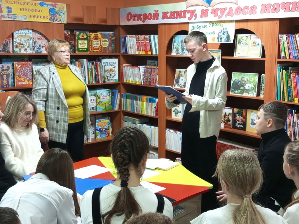 Библиотекари центральной библиотеки для обучающихся 6 класса ГБОУ ЛНР «Брянковская специализированная школа №23» подготовили литературное знакомство «…Чтобы не было неправды и зла на земле»