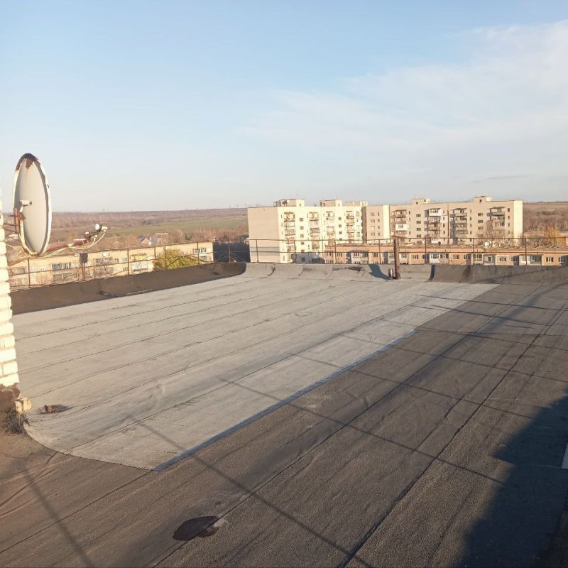 Антрацитовский филиал Единой управляющей компании активно проводит работы по текущему ремонту кровель многоквартирных домов