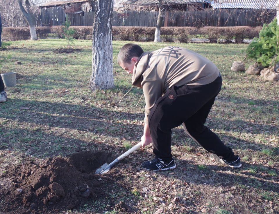 Сергей Крамаренко: Благодаря деятельности автономной некоммерческой организации «Сад памяти» уже второй год подряд в новых субъектах Российской Федерации реализуются экологические гуманитарные программы