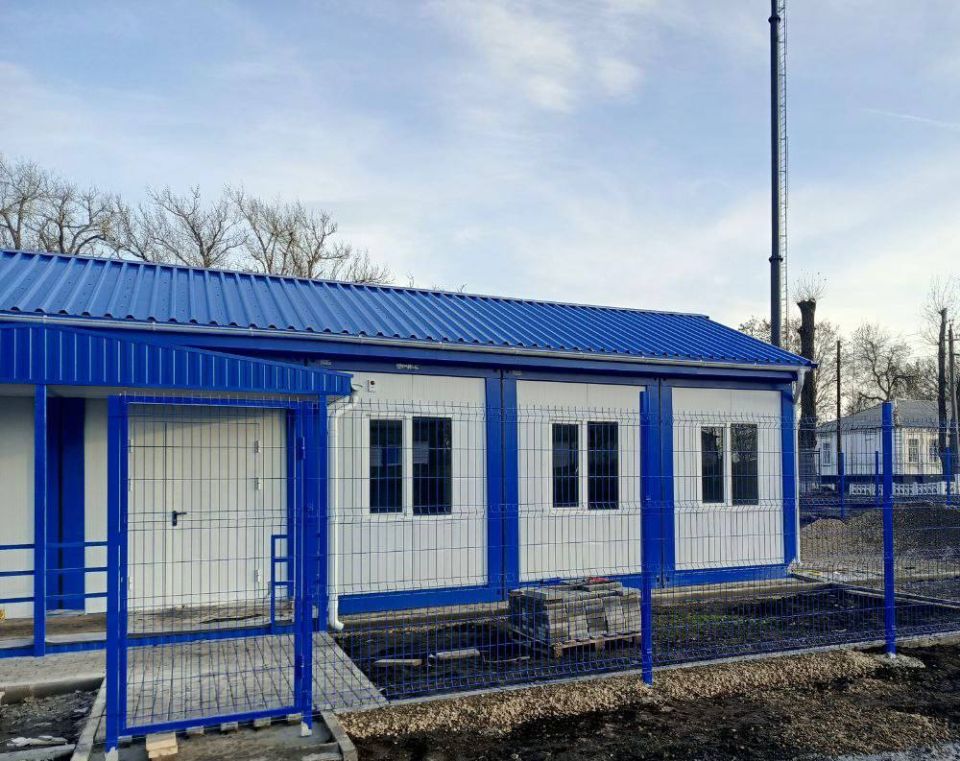 Андрей Рубанцов: Работы по строительству фельдшерско-акушерского пункта на территории пгт Новодарьевка на финишной прямой!