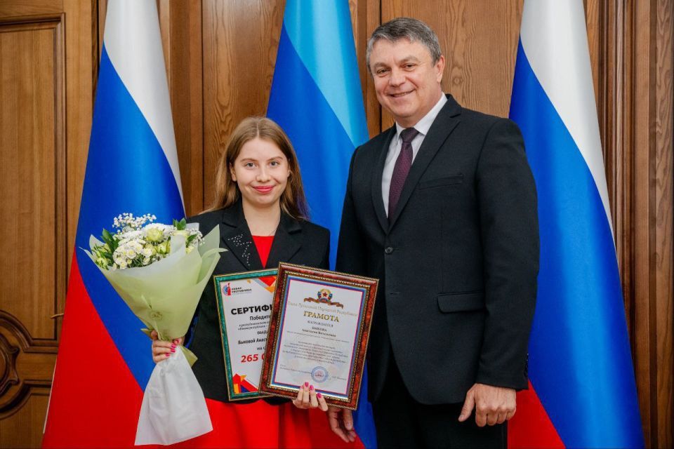 Председатель Молодежной палаты при Совете Новоайдарского муниципального округа и участница программы «Маяки» Анастасия Быкова признана победительницей республиканского конкурса проектов «Новая республика — руками молодежи»