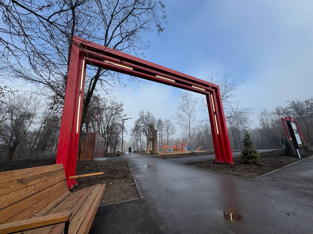 В Красном Луче торжественно открылся обновленный городской парк