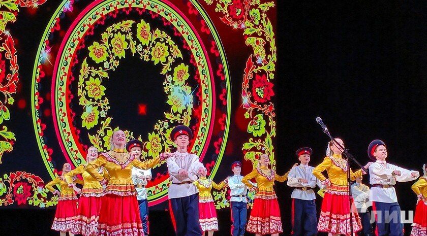 Торжественное мероприятие ко Дню Матери прошло в Луганске