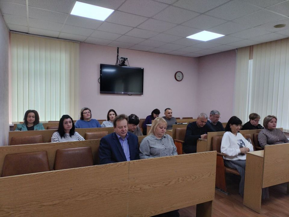 Сегодня Глава городского округа город Ровеньки Андрей Рубанцов провел плановое рабочее совещание с руководителями управлений администрации и структурных подразделений