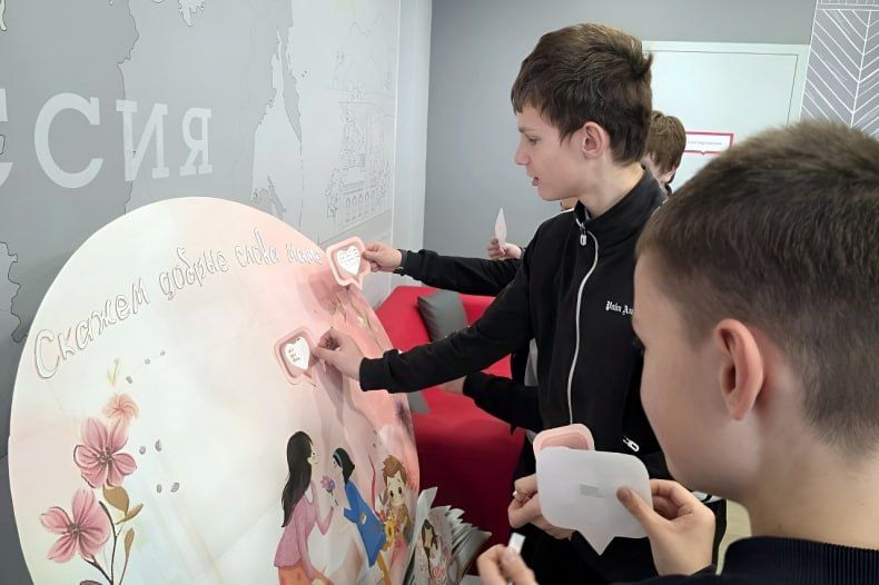 В библиотеке создали квилт из добрых слов