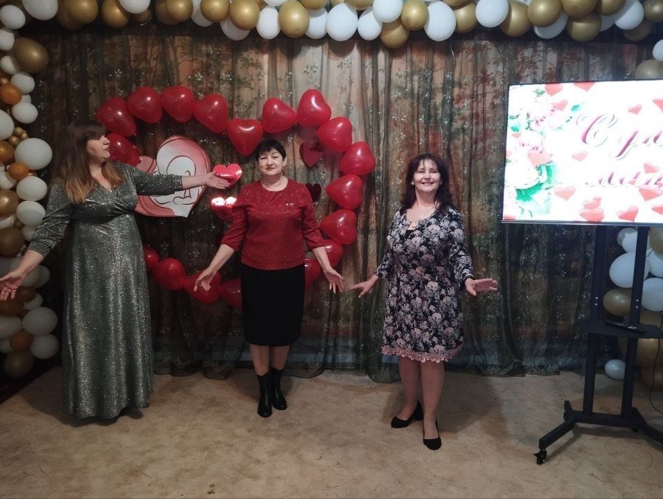 Перед самым трогательным и светлым праздником, Днем Матери, в Доме культуры им. Шевченко (мкр. Алмазный) прошел замечательный концерт под названием «Все улыбки для мамы»