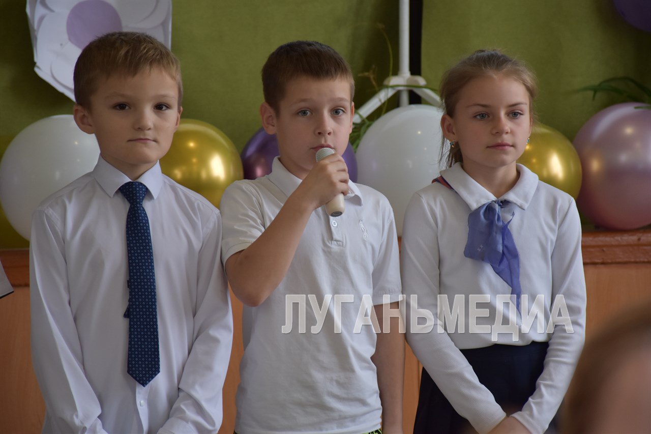 В школе № 6 города Краснодона отметили День матери