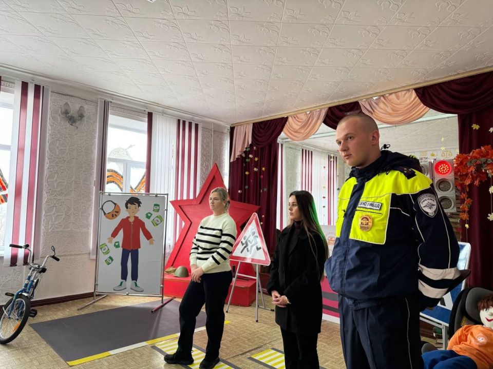 В рамках профилактических мероприятий по правилам дорожного движения Лаборатория Безопасности посетила Ровеньковскую гимназию имени писателя Н. Трублаини