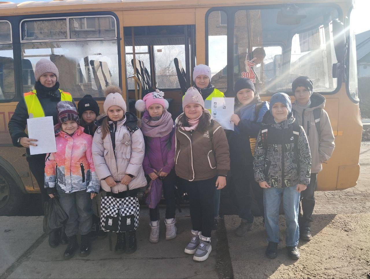 Сотрудники ОГИБДД ОМВД России «Свердловский» и «Краснолучский» совместно с представителями родительского патруля