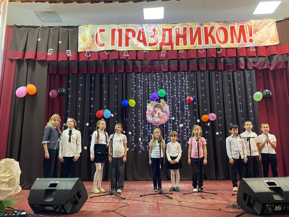 В посёлке городского типа Калиново прошло торжественное мероприятие, приуроченное ко Дню Матери