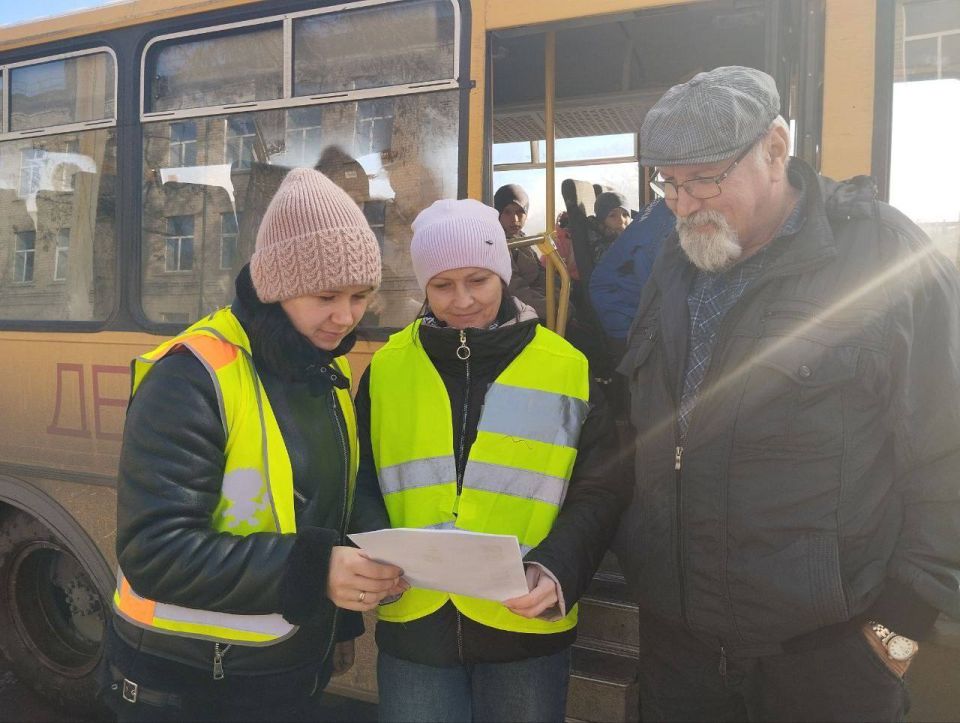 Жителям Свердловска и Красного Луча напомнили о ПДД
