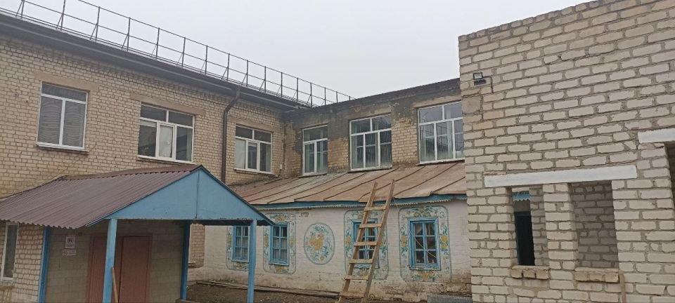 Олег Коваль: 28 ноября, находясь с рабочим визитом в Старобельском муниципальном округе, провел рабочую встречу с молодыми педагогами по вопросам реализации партийного проекта "Новая школа" ВПП "Единая Россия"