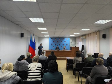 Альберт Зинченко: Сегодня совместно с председателем Совета Станично-Луганского муниципального округа Татьяной Пономаревой провели аппаратное совещание с руководителями структурных подразделений, учреждений и предприятий...