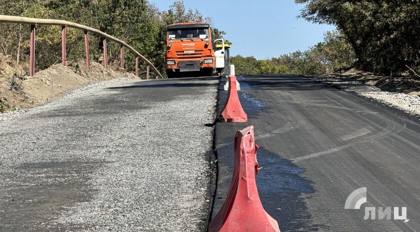 Пасечник поручил главе Минтранса отремонтировать дороги, ведущие ко всем населенным пунктам региона