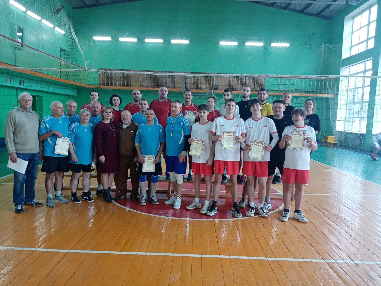 Турнир по волейболу. 30 ноября состоялся III традиционный турнир Краснолучской детско-юношеской спортивной школы № 2 по волейболу памяти Николая Николаевича Стоволосова - талантливого спортсмена, первого директора спортивной...