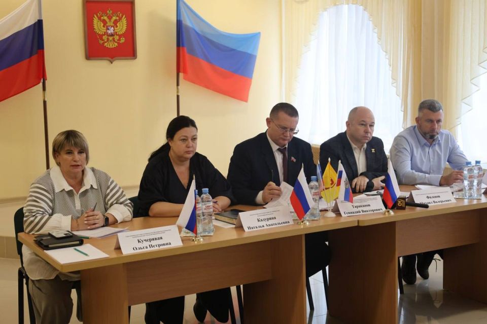 Замминистра труда ЛНР принял участие в заседании круглого стола