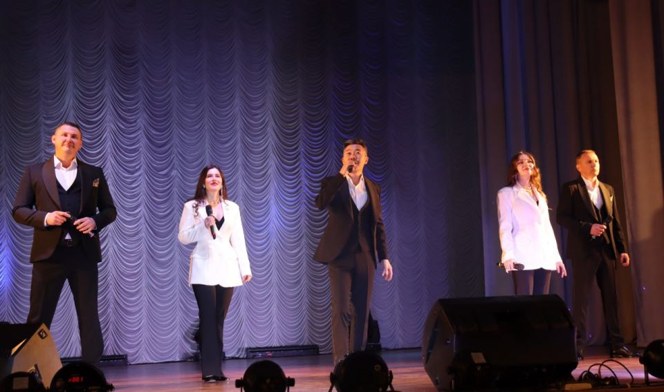 В Антрацитовском центральном городском Дворце культуры имени Ленина состоялась концертная программа «Россия – это мы!» вокально-эстрадного ансамбля «Grand Classic» Ставропольской государственной филармонии