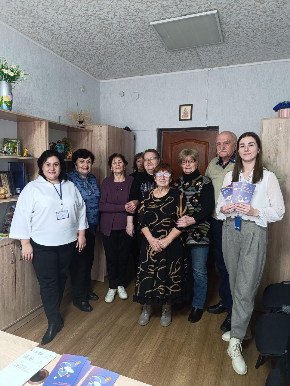 Обучение новому и любимые хобби объединяют посетителей центров общения старшего поколения ЛНР