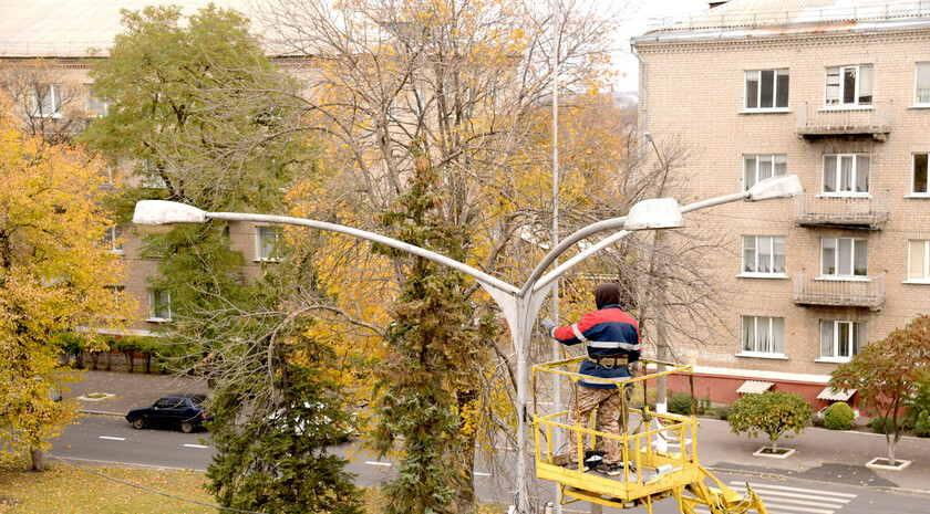 Власти ЛНР работают над улучшением уличного освещения в Республике — Пасечник