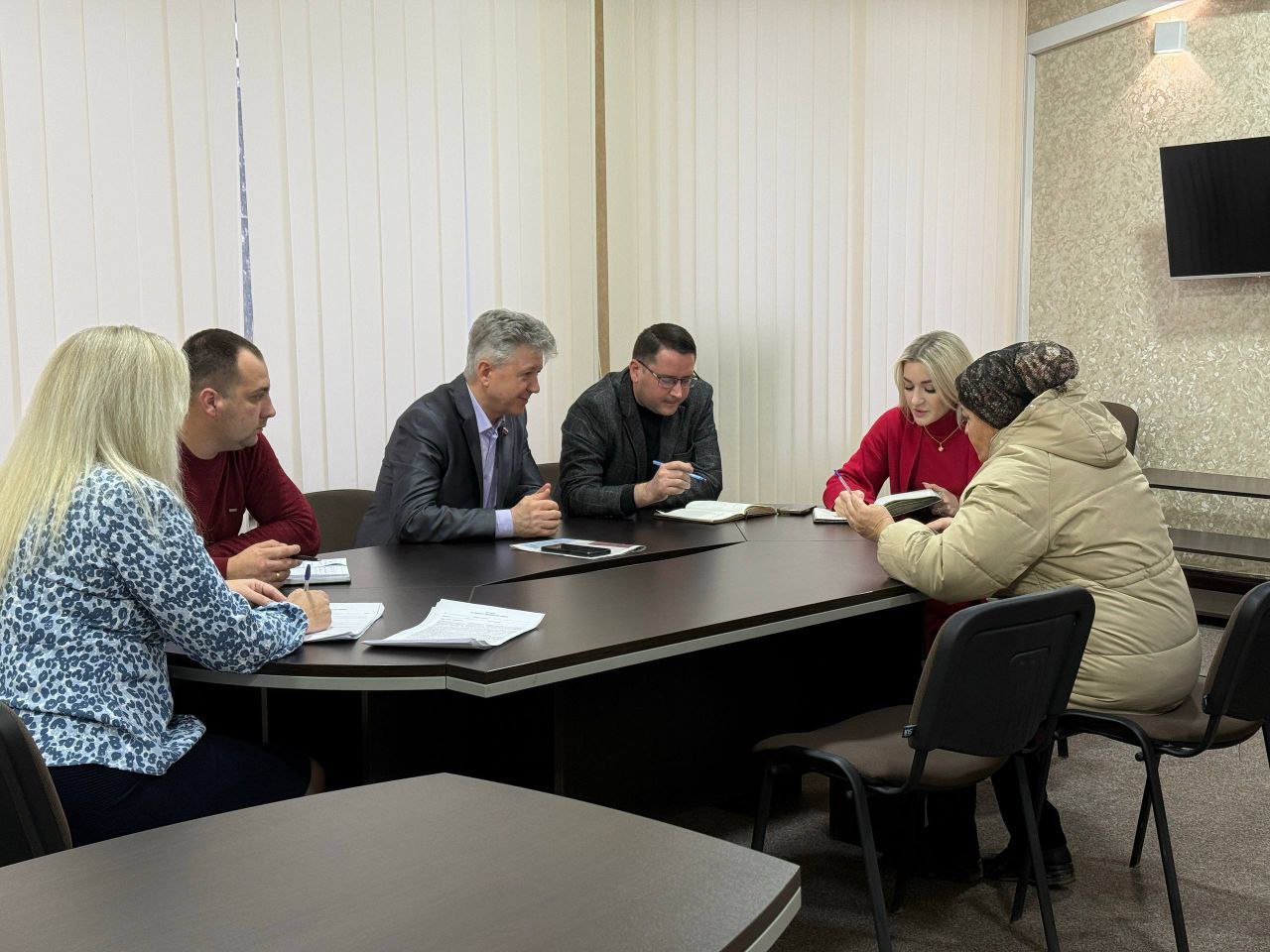 В Марковке проходит декада приемов граждан, посвященных Дню рождения партии