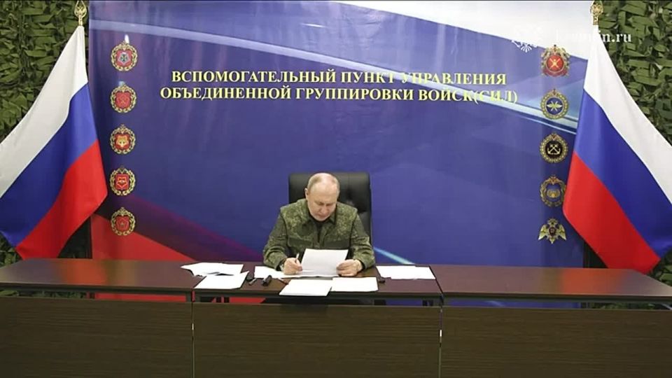 Владимир Путин посетил один из пунктов управления Объединенной группировки войск