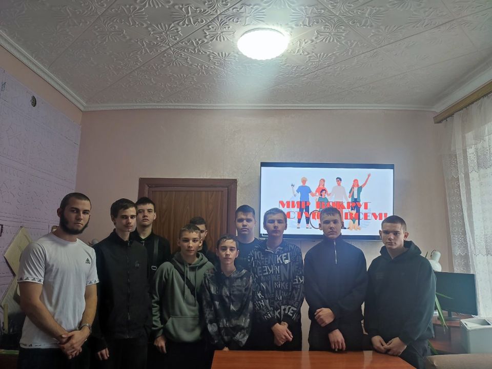 В Лутугинской центральной библиотеке прошел час общения к Международному дню инвалидов