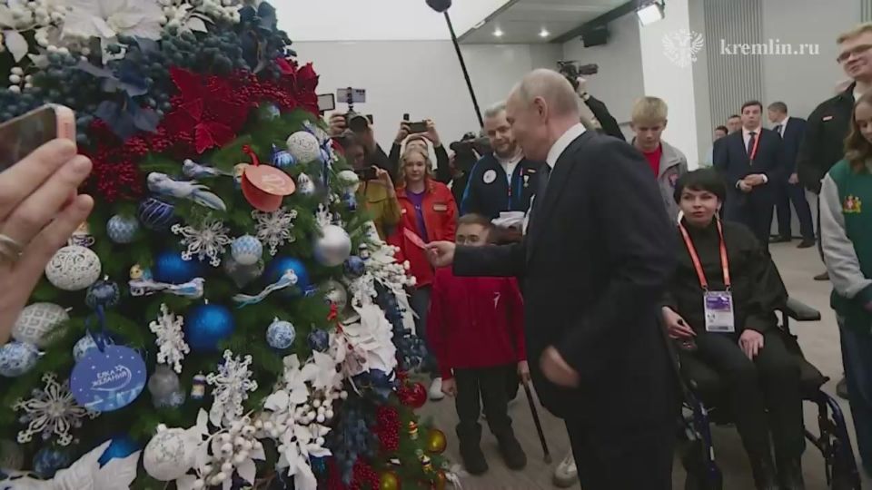 Президент России открыл Всероссийскую акцию «Ёлка желаний» Движения Первых и Росмолодёжи!