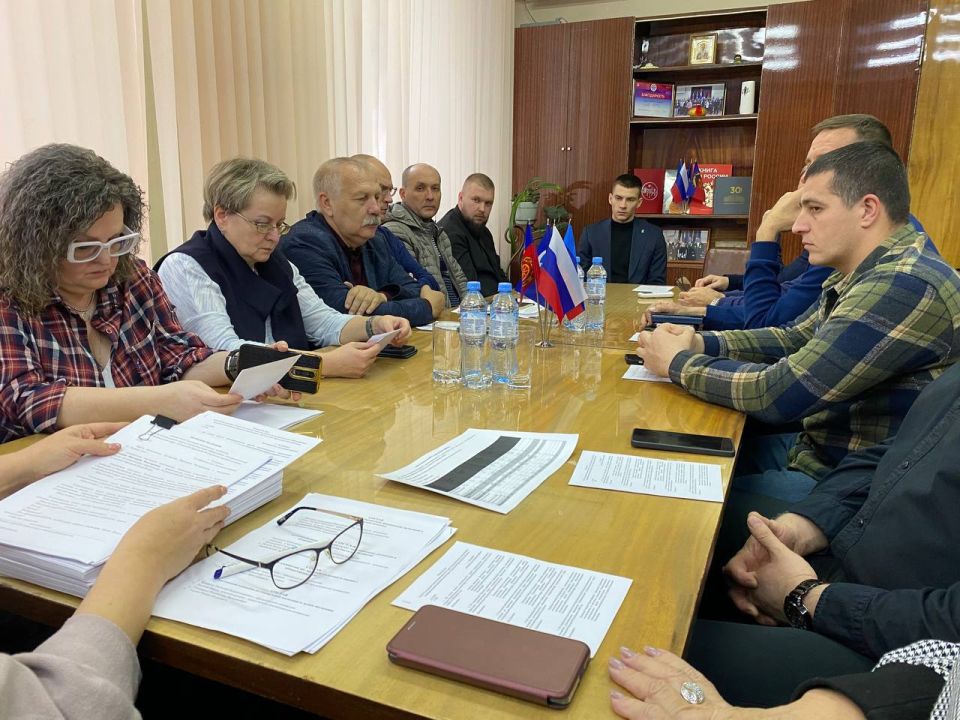 В Антрацитовском муниципальном округе состоялось совместное заседание постоянных комиссий Совета