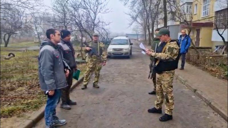 Сотрудники Управления по вопросам миграции регионального МВД провели проверку мест пребывания и работы иностранных граждан в Северодонецком и Кременском округах