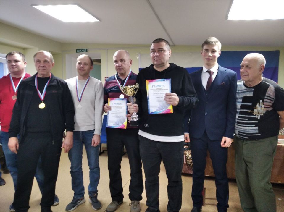 В посёлке Меловое на стадионе "Строитель" прошёл шахматный турнир посвящённый Дню Герба России