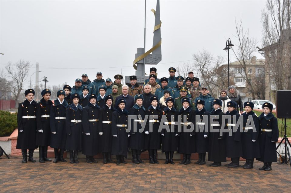 В Краснодоне почтили память неизвестных солдат