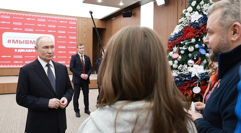 Путин призвал волонтеров соблюдать все меры безопасности при работе в СВО