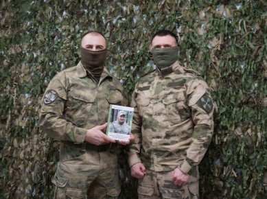 В ЛНР состоялась презентация книги о подвиге Героя России офицера Росгвардии Андрея Фроленкова