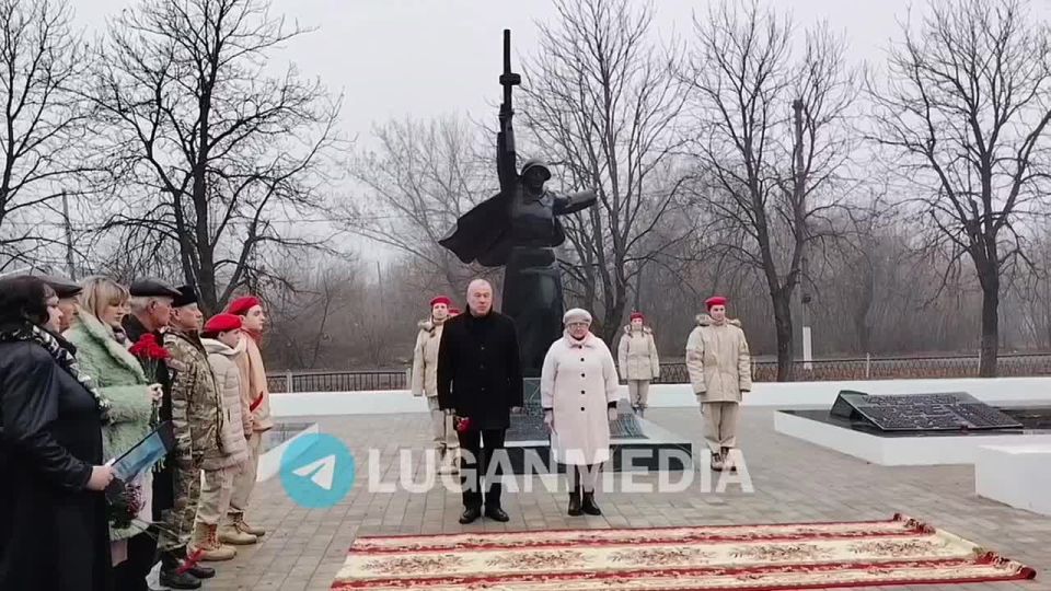 В Алмазной открыли обновленный мемориал советским воинам