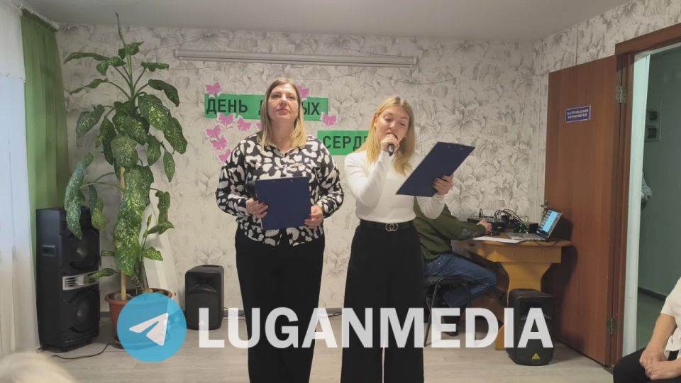 Концертную программу «Тепло сердец мы дарим вам!» к Международному дню инвалидов провели в Кировском комплексном центре социального обслуживания населения