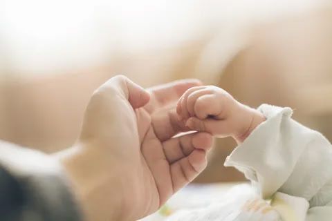 ВОПРОС-ОТВЕТ. С какого возраста оказывается помощь детям-инвалидам? Отвечает Министр труда ЛНР Елена Макаренко: Помощь детям-инвалидам начинается с самого раннего возраста, ещё до выявления каких-либо нарушений