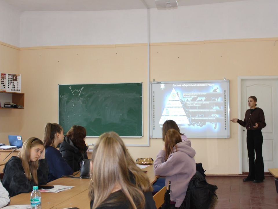 В Старобельском колледже прошла лекция «Молодёжь и выборы. Молодёжные избирательные комиссии»