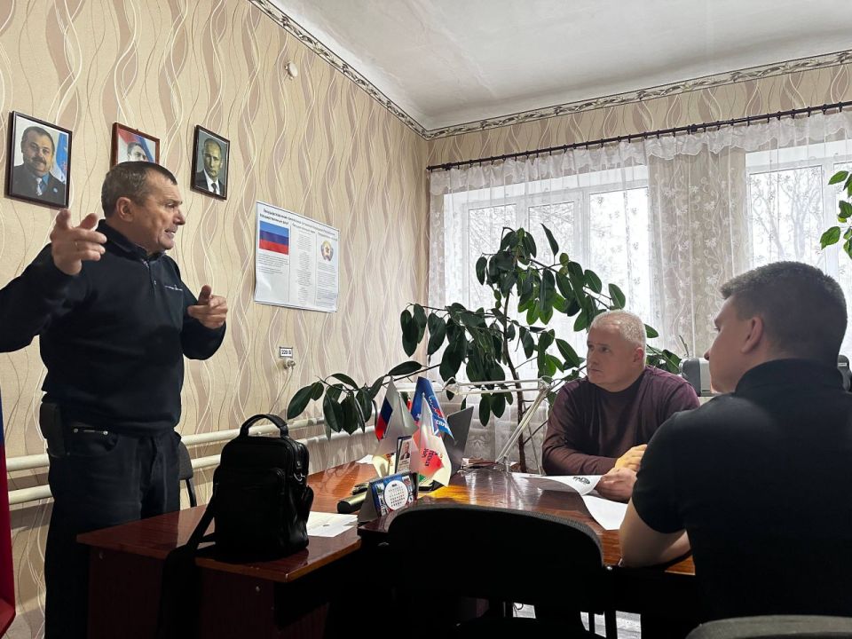 Константин Бутримов: После рабочей встречи в Антраците выехал в пгт